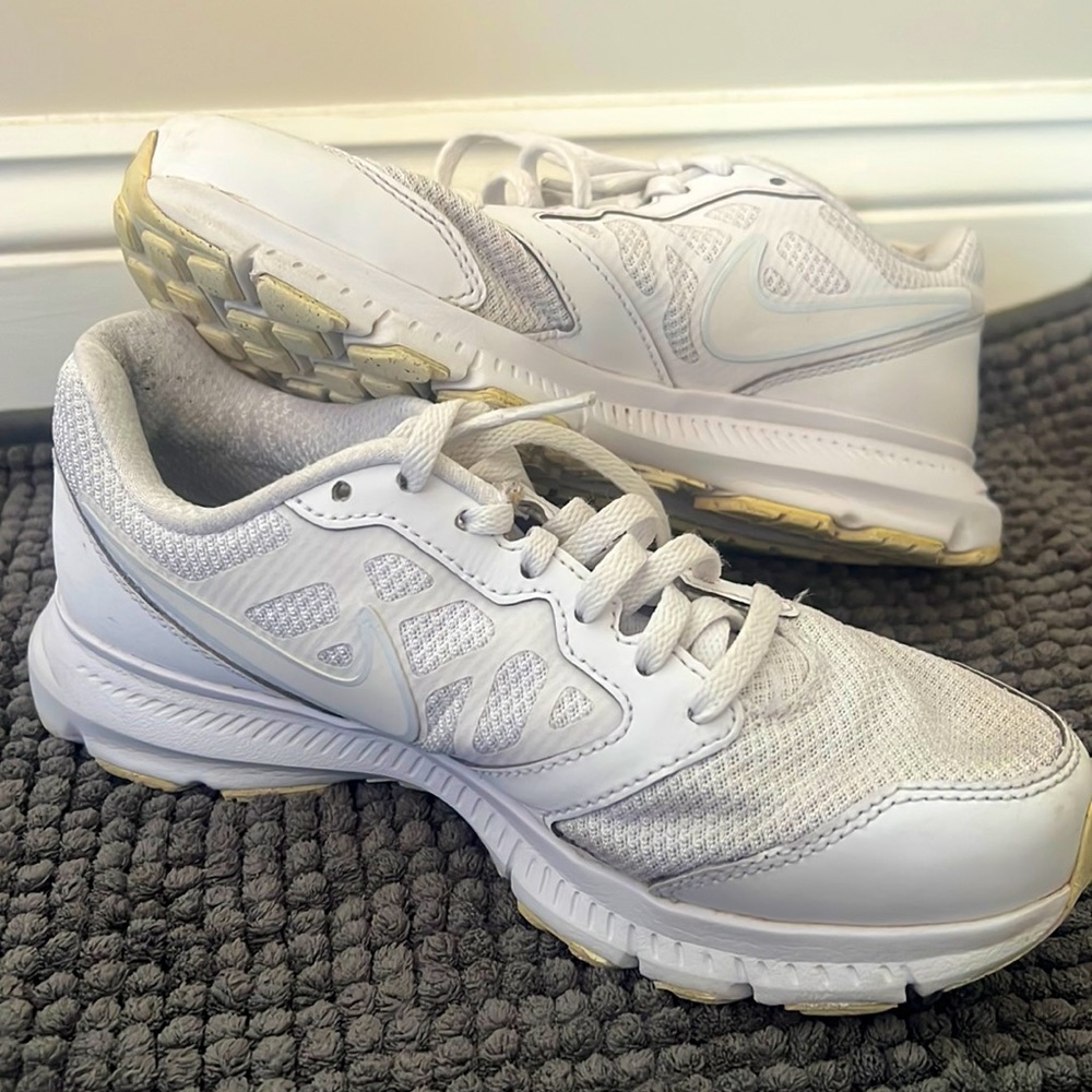Nike Downshifter 6 Women's White Mesh Lace Up Sneaker - size 6